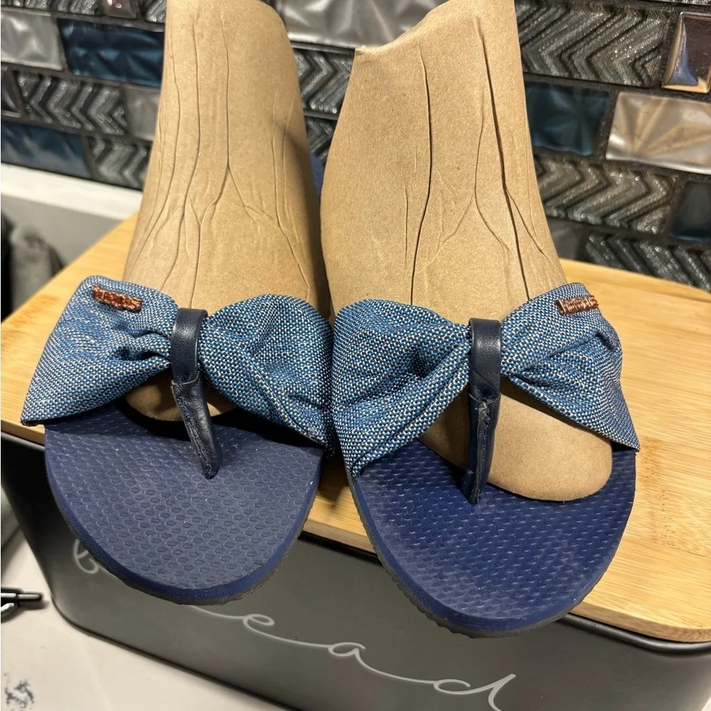 Havaianas Blue and Tan Bow Sandals